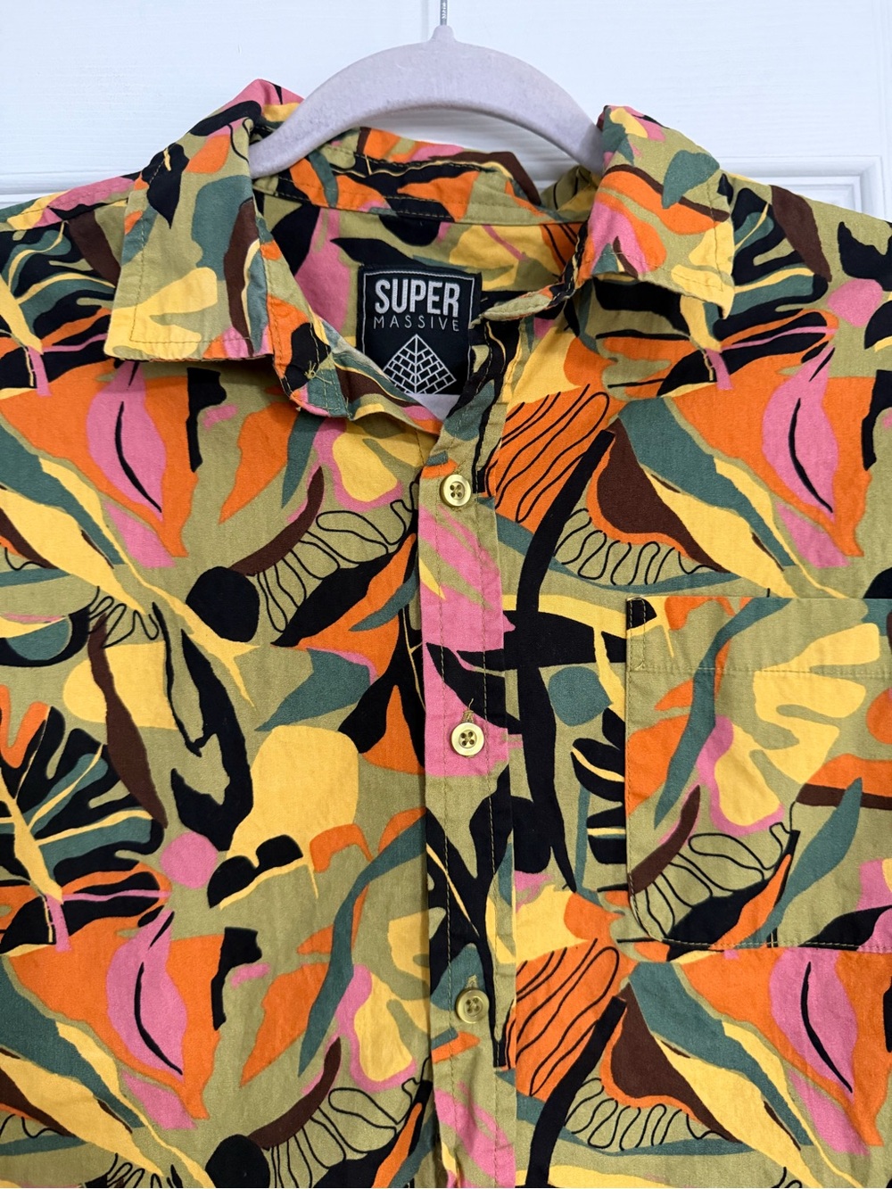 Super massive tropical,‎ short sleeve button down men’s size medium khaki